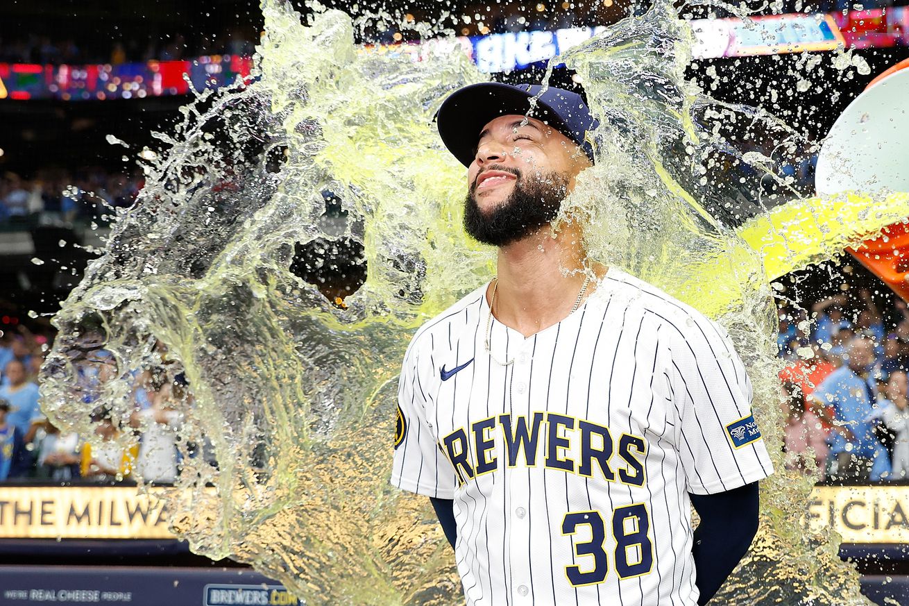 Cincinnati Reds v Milwaukee Brewers