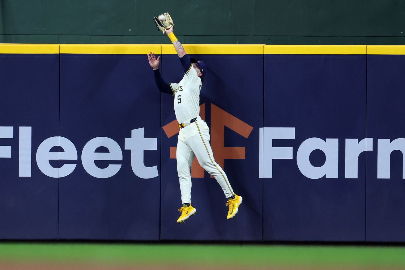 Los Angeles Dodgers v Milwaukee Brewers