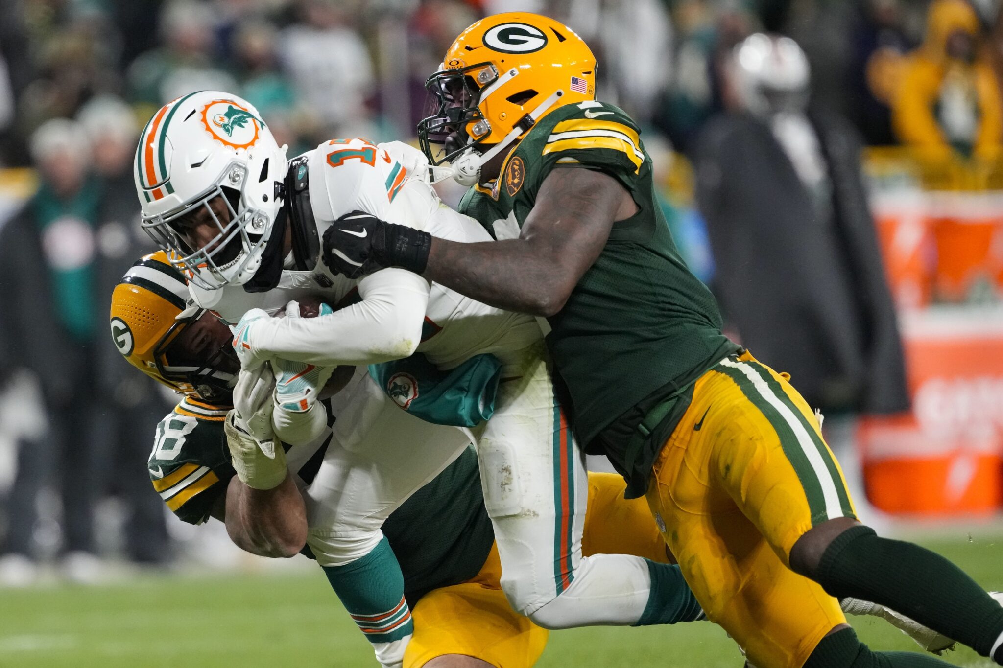 Isaiah McDuffie tackles Jaylen Waddle at Lambeau Field