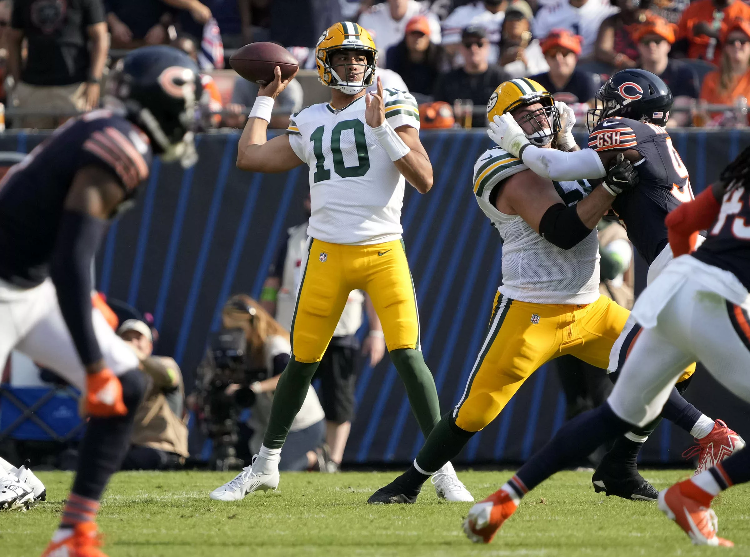 Jordan Love throws a pass against the Chicago Bears in September 2023