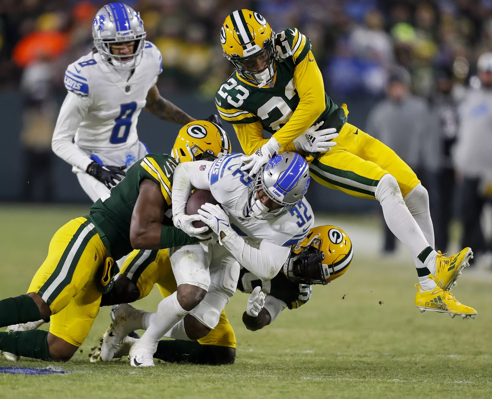 De'Vondre Campbell tackles Lions running back D'Andre Swift