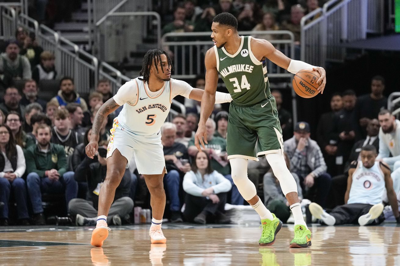 NBA: San Antonio Spurs at Milwaukee Bucks