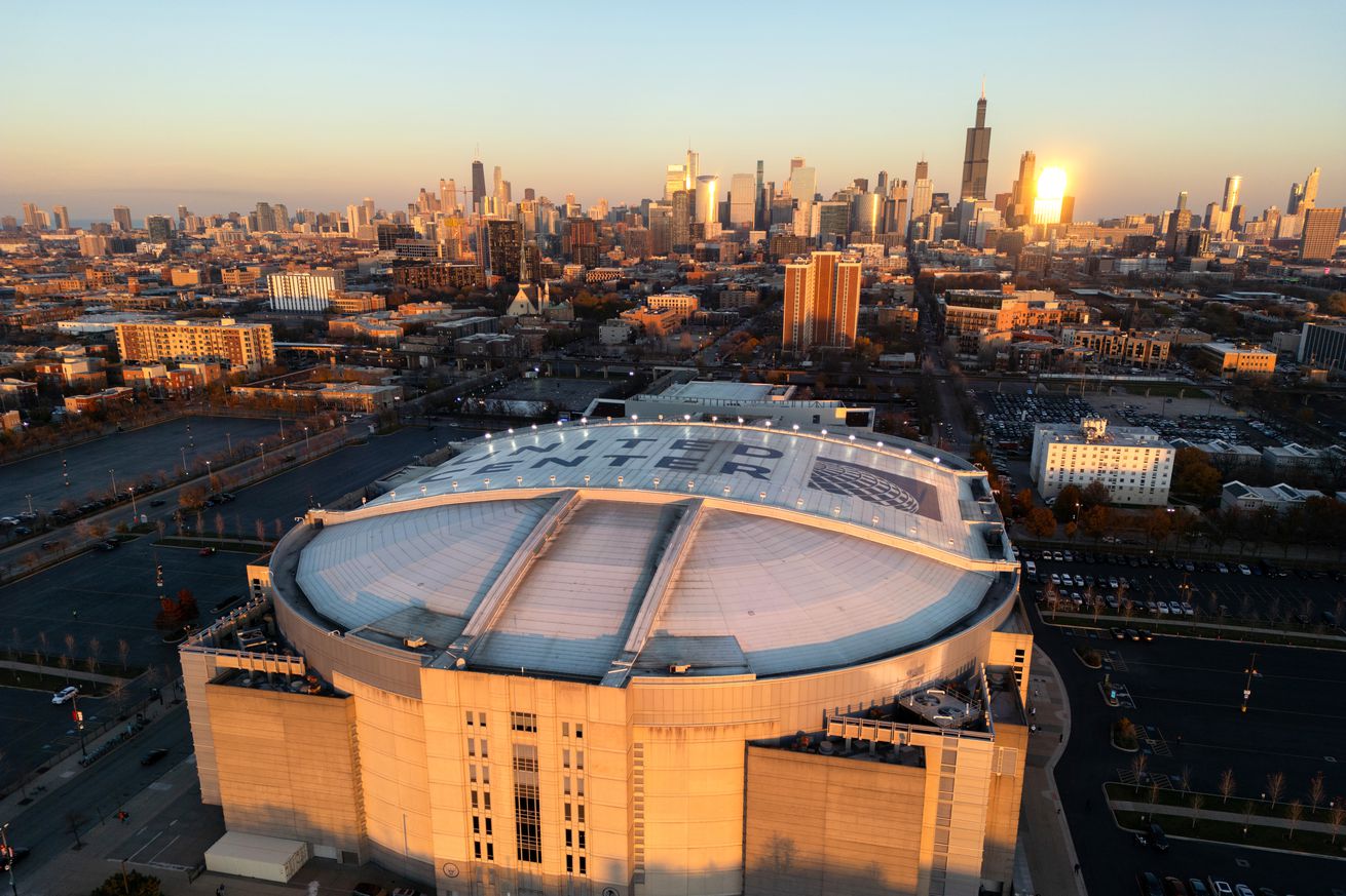 An aerial view of the United Center prior to the game between the Duke Blue Devils and the Michigan State Spartans on November 14, 2023 in Chicago, Illinois.